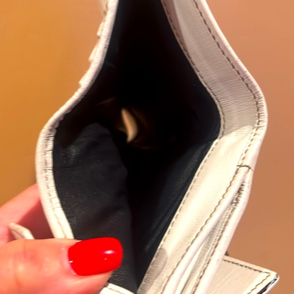 GUCCI WEB ACCENT WHITE CANVAS SHERRY COMPACT WALLET w/GUCCI BOX & Dust bag - Picture 8 of 10